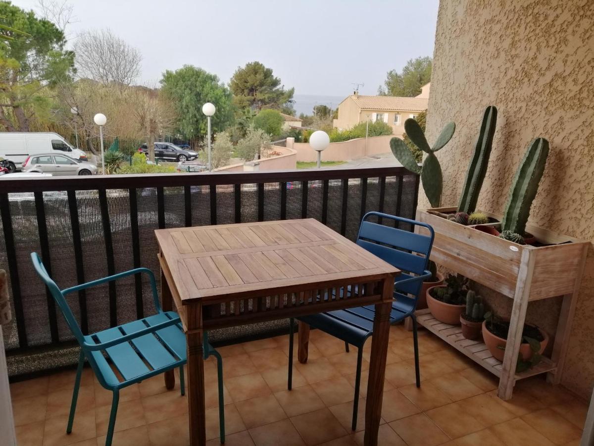 Sanary Les Gorguettes, Studio Avec Terrasse Vue Mer, A 10 Min A Pieds De La Plage Exterior foto