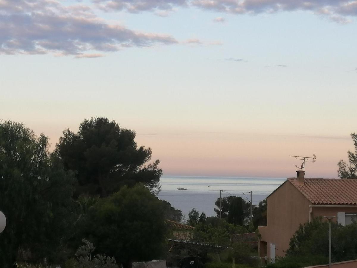 Sanary Les Gorguettes, Studio Avec Terrasse Vue Mer, A 10 Min A Pieds De La Plage Exterior foto