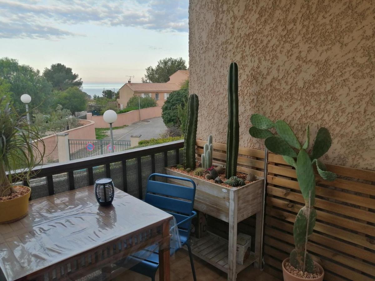 Sanary Les Gorguettes, Studio Avec Terrasse Vue Mer, A 10 Min A Pieds De La Plage Exterior foto